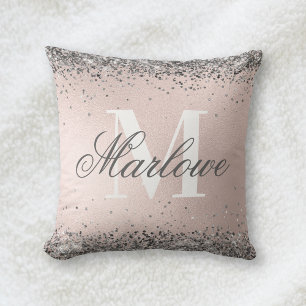Coussin Parties scintillant d'argent sur le monogramme ros