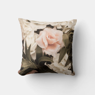 Coussin Pastel Floral Vintage : Élégance intemporelle