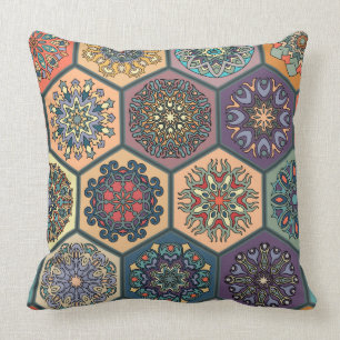 Coussin patchwork vintage avec éléments de mandala fleur