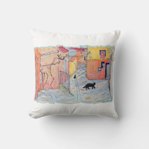 Coussin Pattes noires dans une ruelle inondée de soleil