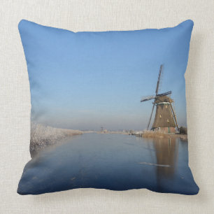 Coussin Paysage d'hiver avec le moulin à vent et la glace