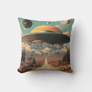 Coussin Paysage surréaliste avec route, OVNI et Saturne 