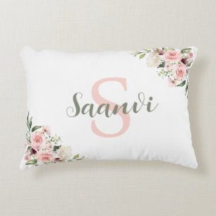 Coussin personnalisé avec initiale, nom et rose