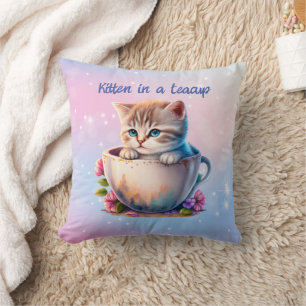Coussin Personnalisez Cute Kitten dans une teacup colorée