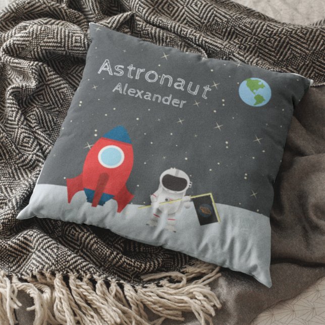 Coussin Petit astronaute sur la Lune, espace prénom (Créateur téléchargé)