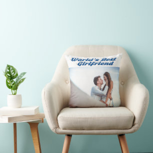 Coussin Petite amie avec la typographie bleu marine