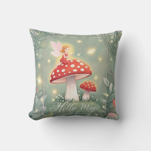 Coussin Petite fée perchée sur le champignon et brillante