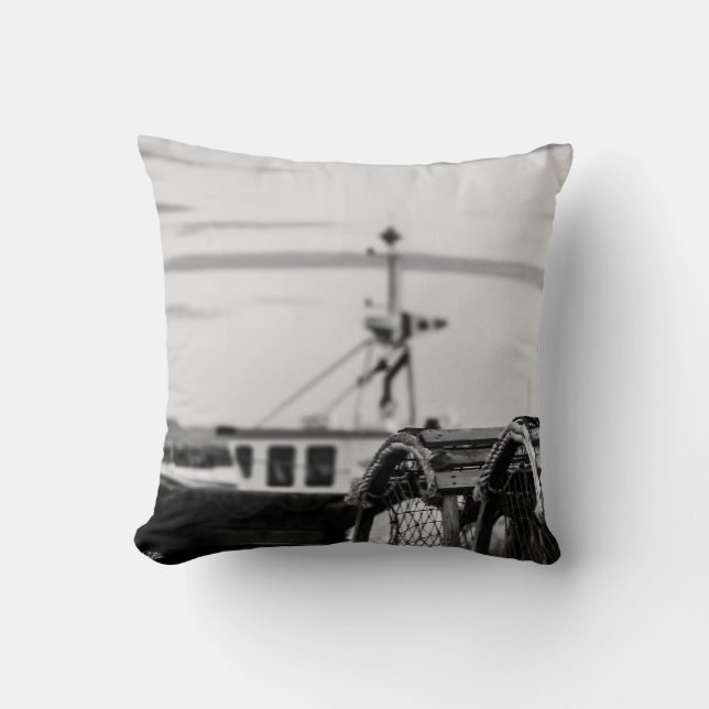 Coussin photo bateau de pêche throw pillow (Front)