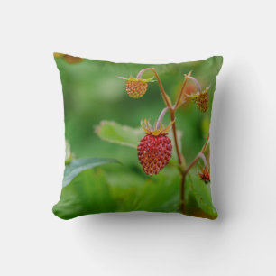 Coussin Photo de jardin de fraises sauvages fraîches verte