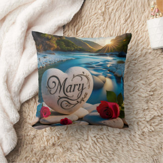 Coussin Pierre du Coeur de Mary au bord de la rivière