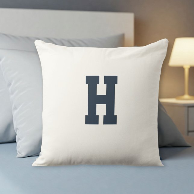 Coussin pillow with personalized letter (Créateur téléchargé)