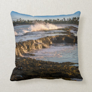 Coussin Plage de Tabuba : Vagues de rupture sur les récifs