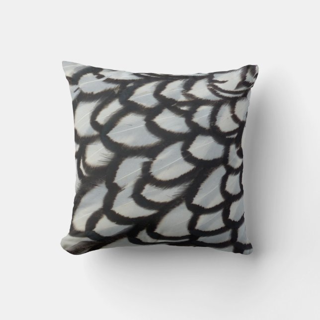Coussin Plumes de Wyandotte noir lacé (Recto)