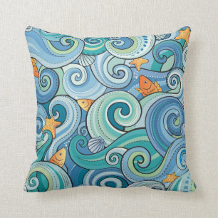 Coussin Poissons parmi le motif de vagues