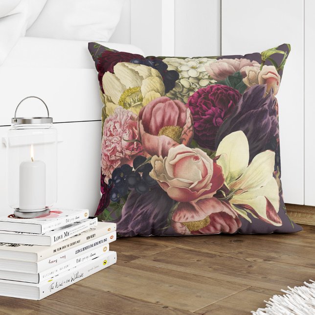 Coussin Pomme de prune violette et fleurs moelleuses rose (Créateur téléchargé)