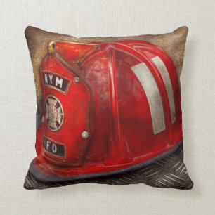 Coussin Pompier - casquette - un rêve d'enfance