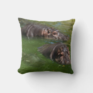 Coussin **"Pondside Play : Deux Hippopotames nageant ensem