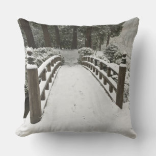 Coussin Pont de lune enneigé, jardin japonais