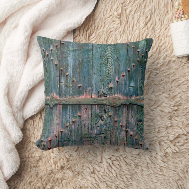 Coussin Portail en bois rustique et fer en bleu (Couverture)