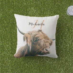 Coussin Portrait de vache highland personnalisé avec monog