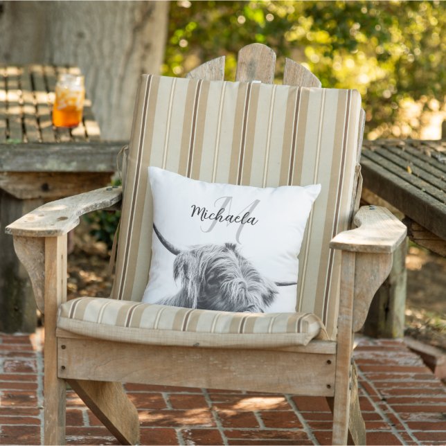 Coussin Portrait de vache Highland premier monogramme noir (Chaise)