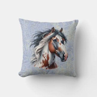 Coussin Portrait d'un cheval sauvage brun et blanc