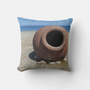 Coussin Pot grec traditionnel en terre cuite sur la plage