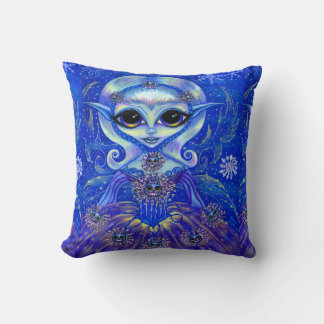 Coussin Poupée de fée magique hivernale avec chats et floc
