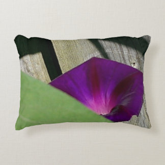 Coussin pourpre d'accent de fleur