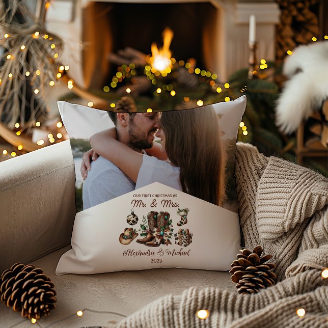 Coussin Premier Noël occidental en tant que Mme et M.  Pho (Créateur téléchargé)