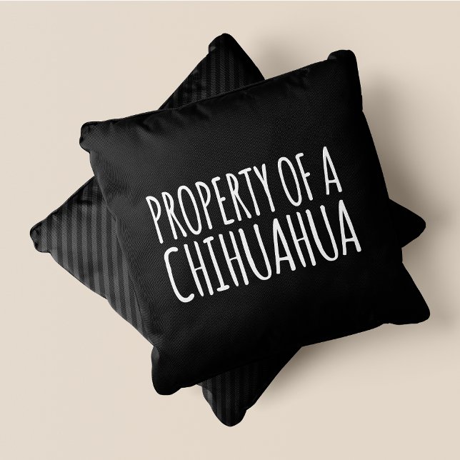 Coussin Propriété D'Un Chihuahua Chic, Cute & Funny Noir (Property Of A Chihuahua Chic, Cute & Funny Black Throw Pillow)