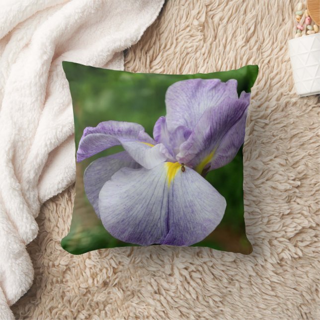 Coussin Purple Japanese Iris Flower Unfolding   (Couverture)