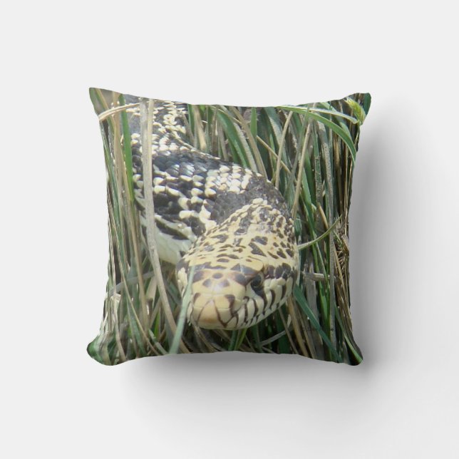 Coussin R4 Bullsnake dans l'herbe (Recto)