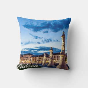 Coussin Rangée de statues illuminées à Padova
