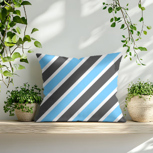 Coussin Rayures diagonales grises et bleu ciel modernes