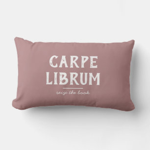 Coussin Rectangle Amateur de livres disant Rose Poussiéreuse