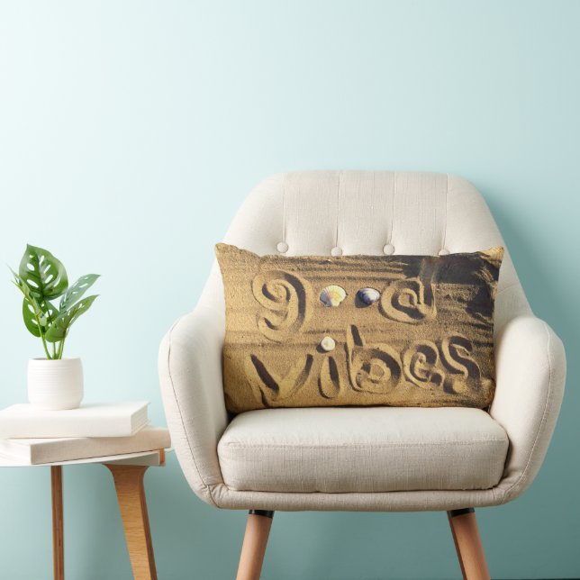 Coussin Rectangle Citation de Good Vibes de sable de plage dessinée  (Chaise)