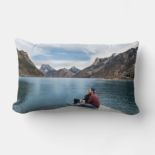 Coussin Rectangle Couple romantique Se détendre sur Lake Dock (Recto)