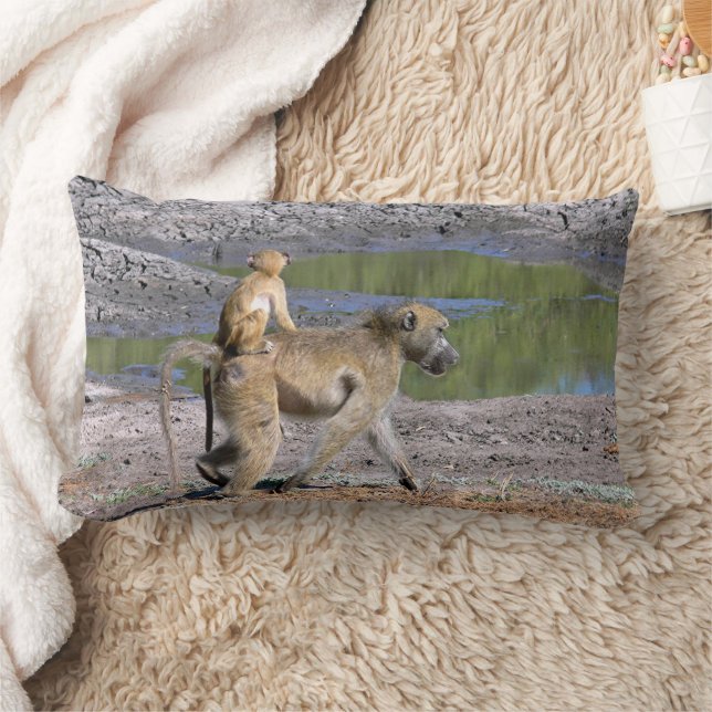 COUSSIN RECTANGLE COUSSIN, "BÉBÉ MONKEY À LA RETOUR DE MAMA MONKEY" (Couverture)