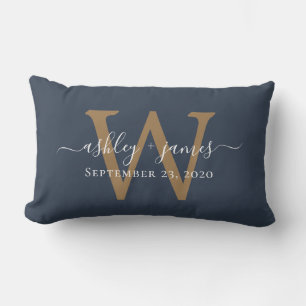 Coussin Rectangle Date de mariage au monogramme doré sur fond bleu f