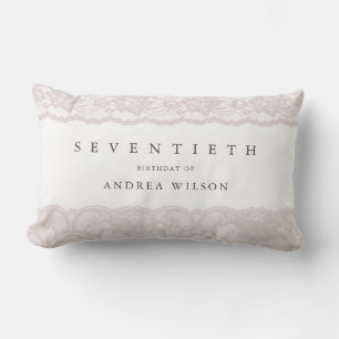 Coussin Rectangle Elégante dentelle rose 70e anniversaire Cadeau