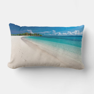Coussin Rectangle Empreintes de pied sur le sable de l'île tropicale