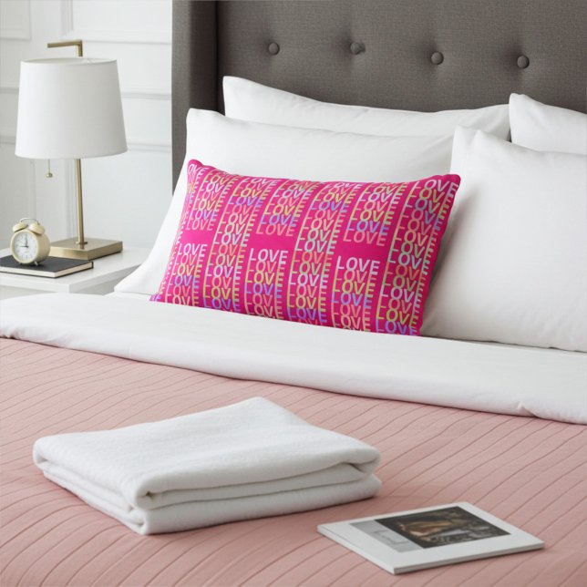 Coussin Rectangle Enchanted LOVE Motif, Red et Hot Pink Stripes (Créateur téléchargé)