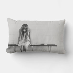 Coussin Rectangle Fille inquiète
