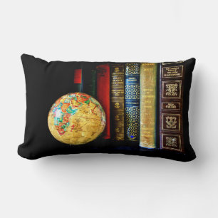 Coussin Rectangle Globe et livres vintages