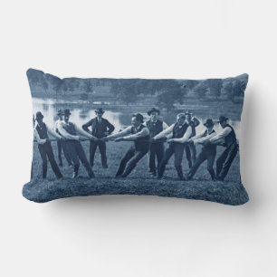 Coussin Rectangle Hommes des années 1890 Tug-O-War Fox River Elgin I