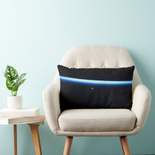 Coussin Rectangle La fine ligne de l'atmosphère terrestre et une lun