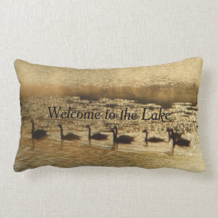 Coussin Rectangle L'accueil d'or d'oies vers le lac reviennent