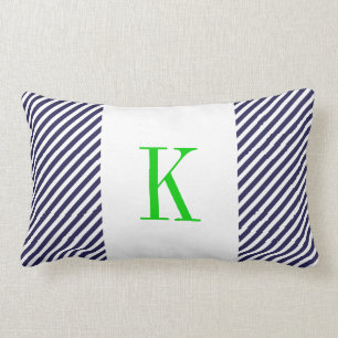 Coussin Rectangle Le blanc de bleu marine barre le monogramme vert