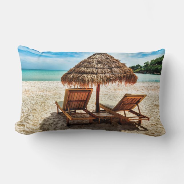 Coussin Rectangle Lounge on beach throw pillow (Recto)